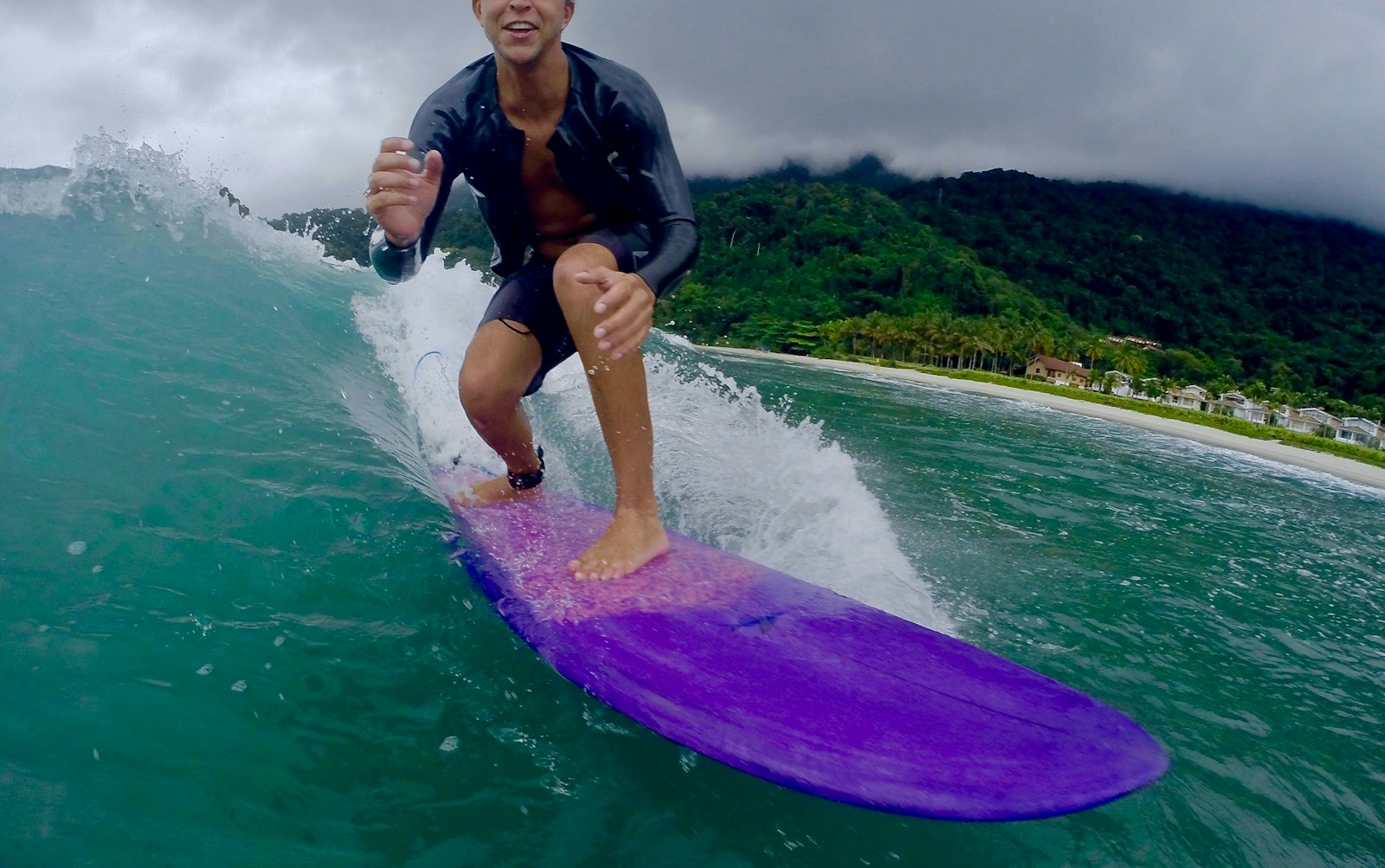 サーフィン中のGoProマウント選び。マウスピース・ボード・ハンドの違い